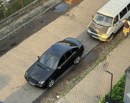 Черный Мерседес Е-Класс, объемом двигателя 3.2 л и пробегом 375 тыс. км за 8000 $, фото 18 на Automoto.ua