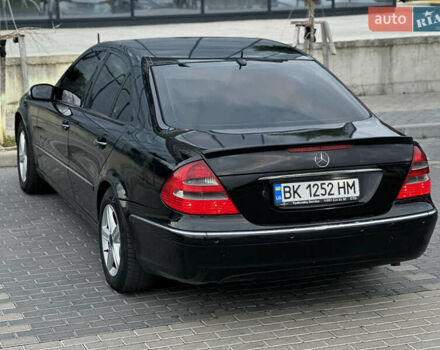 Черный Мерседес Е-Класс, объемом двигателя 3.22 л и пробегом 300 тыс. км за 6600 $, фото 3 на Automoto.ua