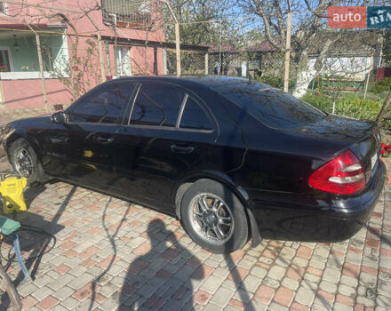 Черный Мерседес Е-Класс, объемом двигателя 2.2 л и пробегом 296 тыс. км за 6900 $, фото 5 на Automoto.ua