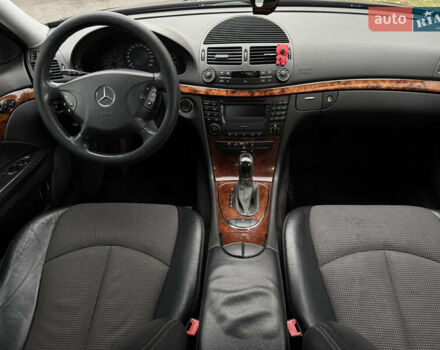 Черный Мерседес Е-Класс, объемом двигателя 1.8 л и пробегом 220 тыс. км за 6750 $, фото 27 на Automoto.ua