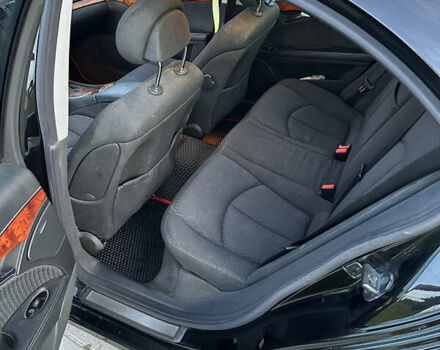 Мерседес Е-Класс 2003 в Дунаевцах на Automoto.ua Черный Мерседес Е-Класс, объемом двигателя 1.8 л и пробегом 265 тыс. км за 6400 $, фото 4 на Automoto.ua