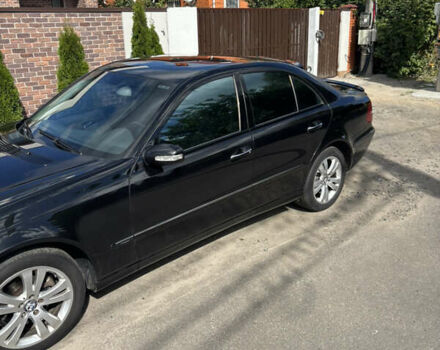 Черный Мерседес Е-Класс, объемом двигателя 1.8 л и пробегом 385 тыс. км за 7200 $, фото 3 на Automoto.ua