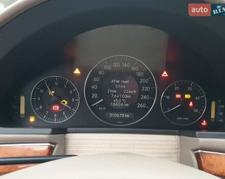 Черный Мерседес Е-Класс, объемом двигателя 2.7 л и пробегом 310 тыс. км за 5500 $, фото 48 на Automoto.ua