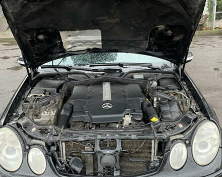 Чорний Мерседес Е-Клас, об'ємом двигуна 4.97 л та пробігом 351 тис. км за 9000 $, фото 21 на Automoto.ua