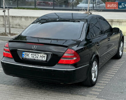 Черный Мерседес Е-Класс, объемом двигателя 3.22 л и пробегом 300 тыс. км за 6600 $, фото 4 на Automoto.ua