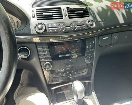 Черный Мерседес Е-Класс, объемом двигателя 2.6 л и пробегом 175 тыс. км за 7950 $, фото 15 на Automoto.ua