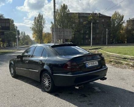 Черный Мерседес Е-Класс, объемом двигателя 2.6 л и пробегом 240 тыс. км за 5999 $, фото 2 на Automoto.ua