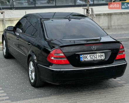 Черный Мерседес Е-Класс, объемом двигателя 3.22 л и пробегом 300 тыс. км за 6600 $, фото 6 на Automoto.ua