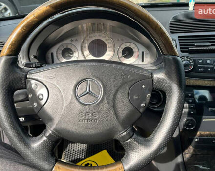 Черный Мерседес Е-Класс, объемом двигателя 1.8 л и пробегом 330 тыс. км за 9000 $, фото 11 на Automoto.ua