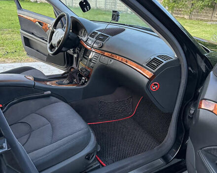 Мерседес Е-Класс 2003 в Дунаевцах на Automoto.ua Черный Мерседес Е-Класс, объемом двигателя 1.8 л и пробегом 265 тыс. км за 6400 $, фото 2 на Automoto.ua