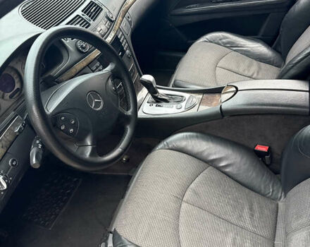 Черный Мерседес Е-Класс, объемом двигателя 1.8 л и пробегом 290 тыс. км за 5500 $, фото 2 на Automoto.ua