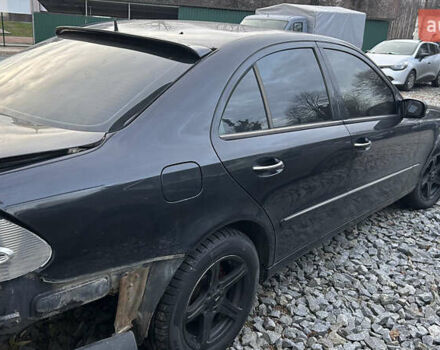 Черный Мерседес Е-Класс, объемом двигателя 2.2 л и пробегом 388 тыс. км за 3400 $, фото 3 на Automoto.ua