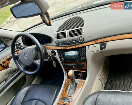 Черный Мерседес Е-Класс, объемом двигателя 2.7 л и пробегом 290 тыс. км за 7000 $, фото 6 на Automoto.ua