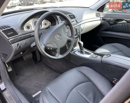 Черный Мерседес Е-Класс, объемом двигателя 3.2 л и пробегом 39 тыс. км за 37300 $, фото 14 на Automoto.ua