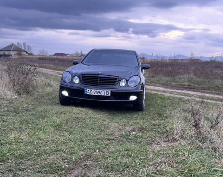 Черный Мерседес Е-Класс, объемом двигателя 3.2 л и пробегом 375 тыс. км за 8000 $, фото 14 на Automoto.ua