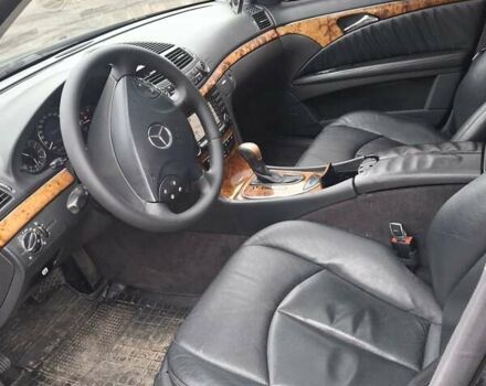 Черный Мерседес Е-Класс, объемом двигателя 3.2 л и пробегом 460 тыс. км за 6900 $, фото 4 на Automoto.ua