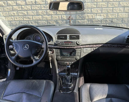 Черный Мерседес Е-Класс, объемом двигателя 2.7 л и пробегом 440 тыс. км за 7000 $, фото 17 на Automoto.ua