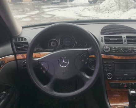 Черный Мерседес Е-Класс, объемом двигателя 2.2 л и пробегом 527 тыс. км за 4999 $, фото 8 на Automoto.ua