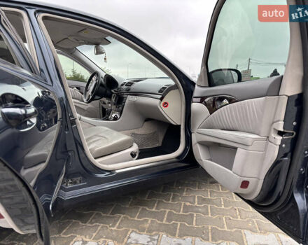 Черный Мерседес Е-Класс, объемом двигателя 3.22 л и пробегом 401 тыс. км за 6600 $, фото 27 на Automoto.ua