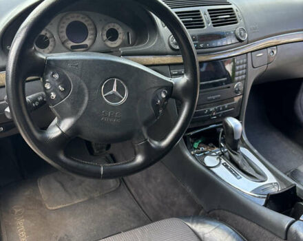 Черный Мерседес Е-Класс, объемом двигателя 1.8 л и пробегом 385 тыс. км за 7200 $, фото 15 на Automoto.ua