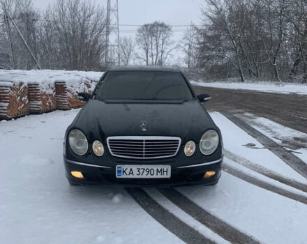 Черный Мерседес Е-Класс, объемом двигателя 2.2 л и пробегом 527 тыс. км за 4999 $, фото 2 на Automoto.ua