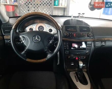 Черный Мерседес Е-Класс, объемом двигателя 1.8 л и пробегом 320 тыс. км за 8500 $, фото 4 на Automoto.ua