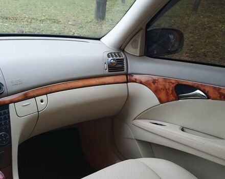 Черный Мерседес Е-Класс, объемом двигателя 2.7 л и пробегом 310 тыс. км за 5500 $, фото 37 на Automoto.ua