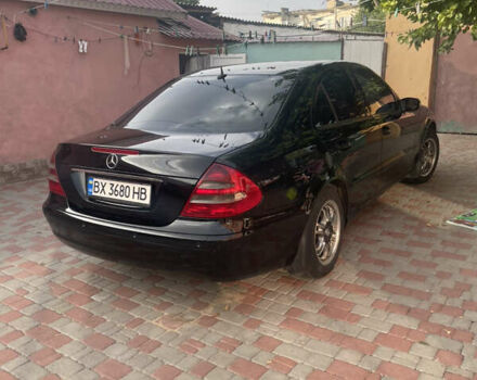 Черный Мерседес Е-Класс, объемом двигателя 2.2 л и пробегом 296 тыс. км за 6900 $, фото 15 на Automoto.ua