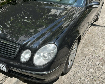 Черный Мерседес Е-Класс, объемом двигателя 2.6 л и пробегом 175 тыс. км за 7950 $, фото 3 на Automoto.ua