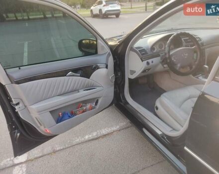 Черный Мерседес Е-Класс, объемом двигателя 2.69 л и пробегом 400 тыс. км за 7700 $, фото 5 на Automoto.ua