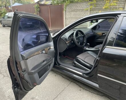 Чорний Мерседес Е-Клас, об'ємом двигуна 1.8 л та пробігом 300 тис. км за 4999 $, фото 7 на Automoto.ua