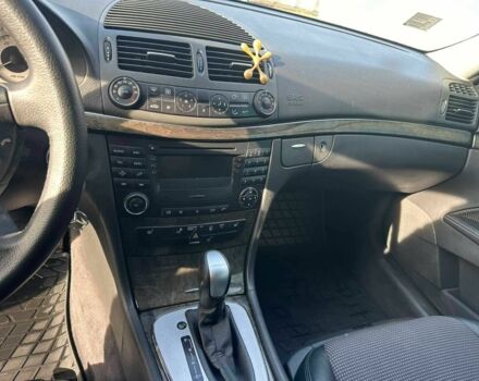 Черный Мерседес Е-Класс, объемом двигателя 2.7 л и пробегом 357 тыс. км за 8000 $, фото 9 на Automoto.ua