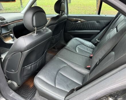 Черный Мерседес Е-Класс, объемом двигателя 3.2 л и пробегом 340 тыс. км за 2850 $, фото 10 на Automoto.ua