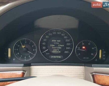 Черный Мерседес Е-Класс, объемом двигателя 2.7 л и пробегом 310 тыс. км за 5500 $, фото 49 на Automoto.ua