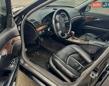 Черный Мерседес Е-Класс, объемом двигателя 2.7 л и пробегом 450 тыс. км за 6500 $, фото 9 на Automoto.ua