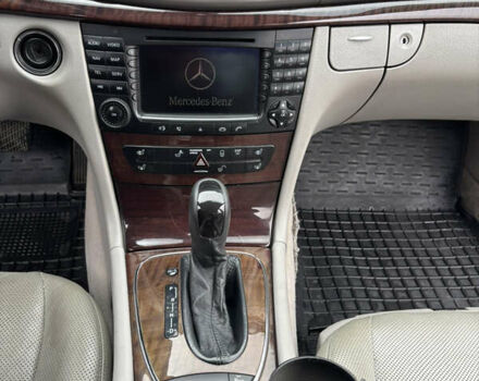 Черный Мерседес Е-Класс, объемом двигателя 3.22 л и пробегом 401 тыс. км за 6600 $, фото 30 на Automoto.ua