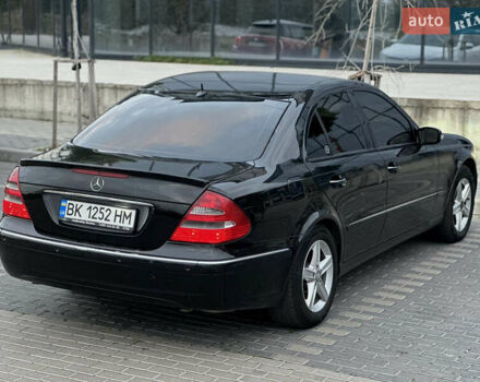 Черный Мерседес Е-Класс, объемом двигателя 3.22 л и пробегом 300 тыс. км за 6600 $, фото 5 на Automoto.ua