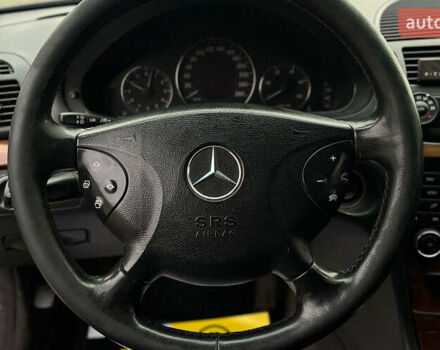 Черный Мерседес Е-Класс, объемом двигателя 2.15 л и пробегом 372 тыс. км за 5900 $, фото 13 на Automoto.ua