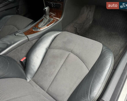 Черный Мерседес Е-Класс, объемом двигателя 1.8 л и пробегом 220 тыс. км за 6750 $, фото 25 на Automoto.ua