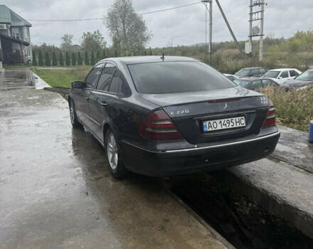 Черный Мерседес Е-Класс, объемом двигателя 2.2 л и пробегом 400 тыс. км за 4600 $, фото 2 на Automoto.ua