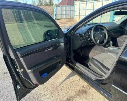 Черный Мерседес Е-Класс, объемом двигателя 2.7 л и пробегом 357 тыс. км за 8000 $, фото 5 на Automoto.ua