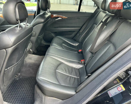 Черный Мерседес Е-Класс, объемом двигателя 3.2 л и пробегом 425 тыс. км за 5299 $, фото 27 на Automoto.ua