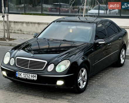 Черный Мерседес Е-Класс, объемом двигателя 3.22 л и пробегом 300 тыс. км за 6600 $, фото 2 на Automoto.ua