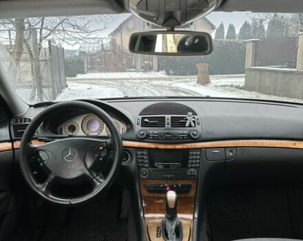 Черный Мерседес Е-Класс, объемом двигателя 3.2 л и пробегом 367 тыс. км за 7350 $, фото 8 на Automoto.ua