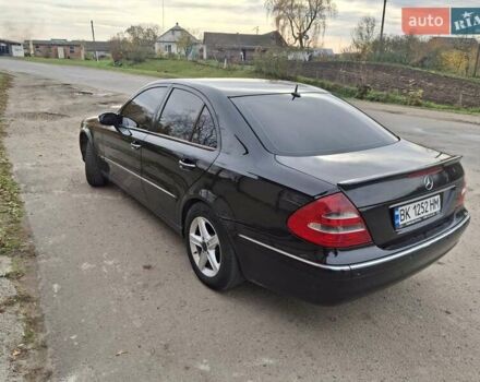 Черный Мерседес Е-Класс, объемом двигателя 3.2 л и пробегом 460 тыс. км за 6900 $, фото 2 на Automoto.ua