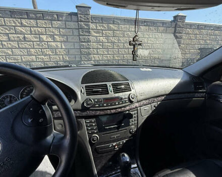 Черный Мерседес Е-Класс, объемом двигателя 2.7 л и пробегом 440 тыс. км за 7000 $, фото 16 на Automoto.ua