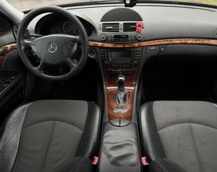 Черный Мерседес Е-Класс, объемом двигателя 1.8 л и пробегом 220 тыс. км за 6750 $, фото 4 на Automoto.ua