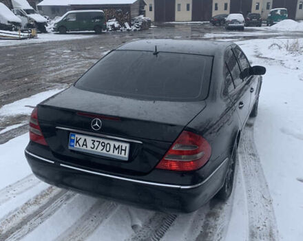 Черный Мерседес Е-Класс, объемом двигателя 2.2 л и пробегом 527 тыс. км за 4999 $, фото 3 на Automoto.ua