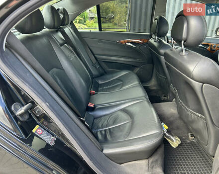 Черный Мерседес Е-Класс, объемом двигателя 3.2 л и пробегом 425 тыс. км за 5299 $, фото 30 на Automoto.ua