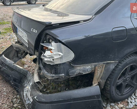 Черный Мерседес Е-Класс, объемом двигателя 2.2 л и пробегом 388 тыс. км за 3400 $, фото 4 на Automoto.ua